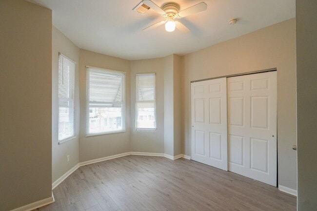 Building Photo - Newly renovated 6 bedroom 2.5 bath in Carroll Park Area