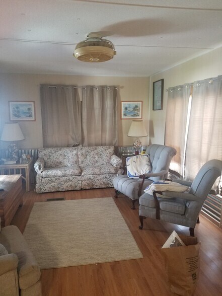 more living room - 30531 Francis St