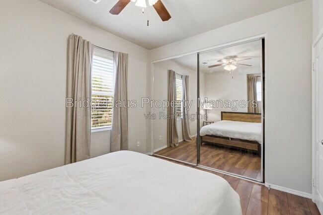 Building Photo - 425 S Meadowbrook Dr