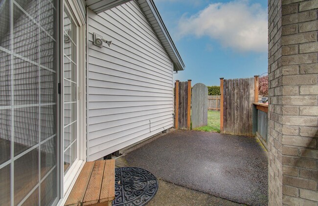 Building Photo - Single Level In Heart of Salmon Creek