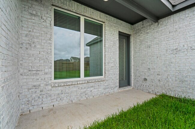 Building Photo - 2720 Grv Crst Dr