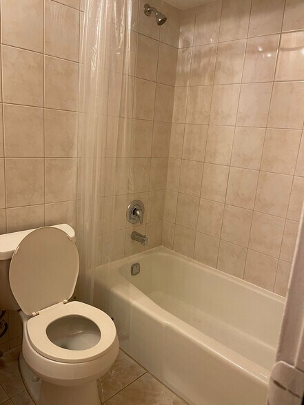 Building Photo - 17 Parkside Ct