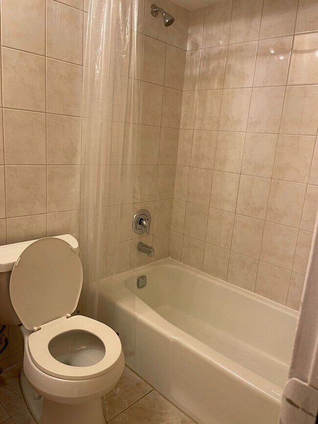 Building Photo - 17 Parkside Ct