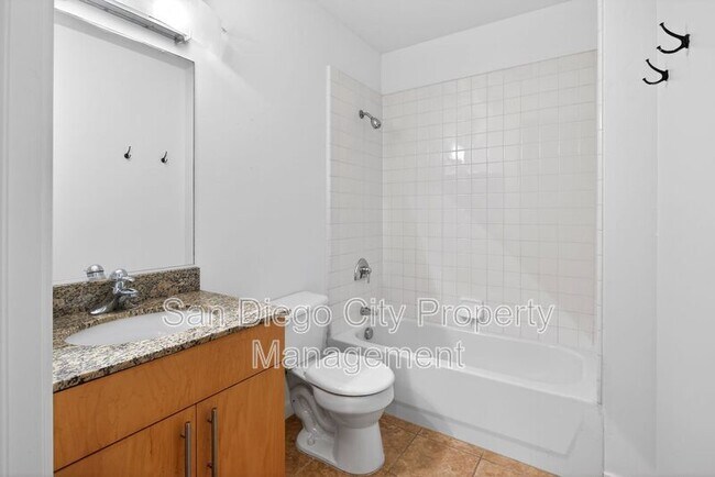 Building Photo - 1025 Island Ave