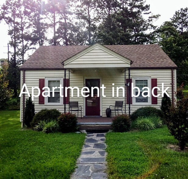 private entry back right - 703 Monroe St