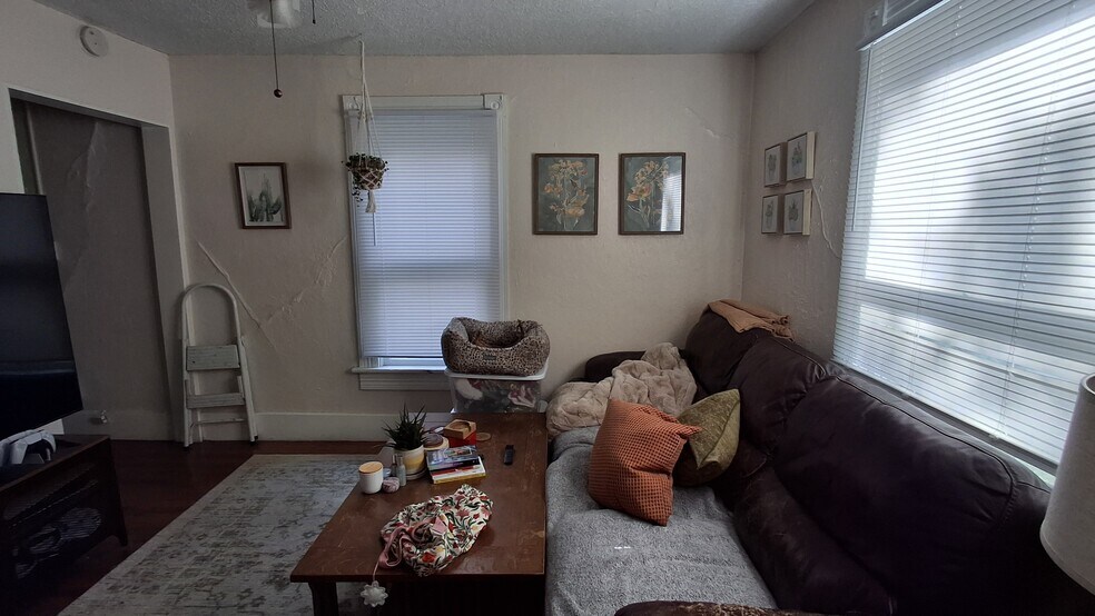 Building Photo - 1330 Vermont St