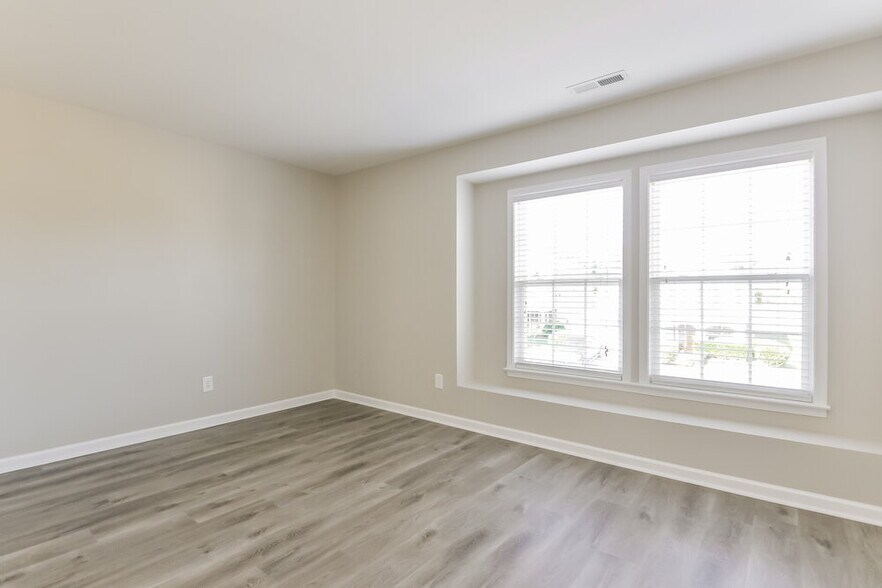 Building Photo - 123 Sleeper Car Ln