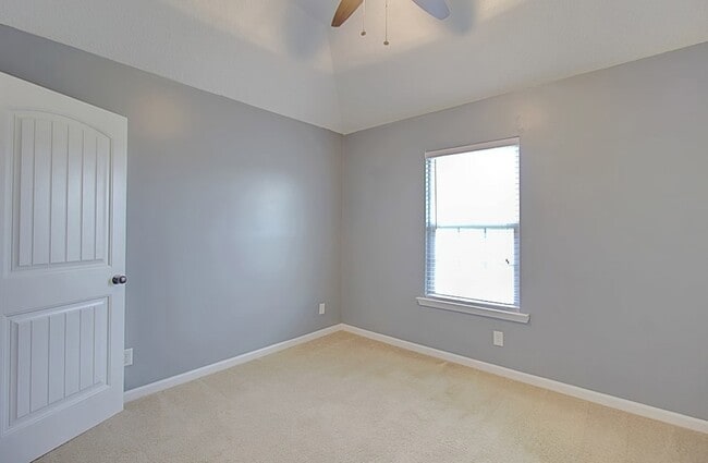 Building Photo - 935 Mustang Ln NE