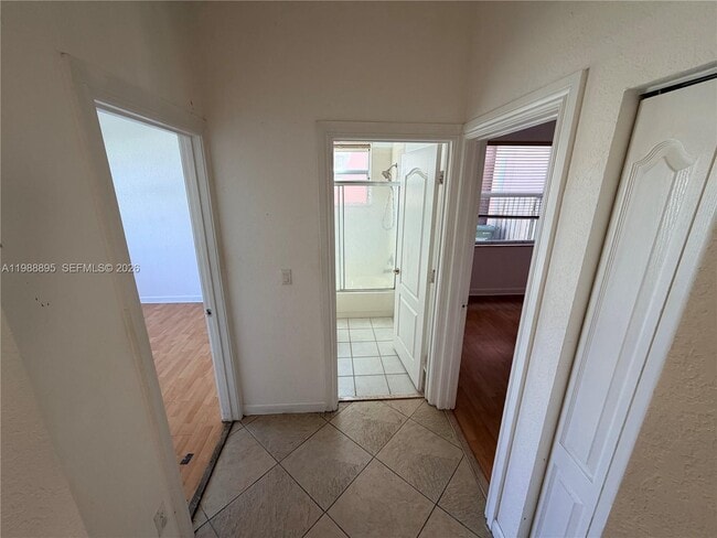 Building Photo - 4110 NE 22nd Ct