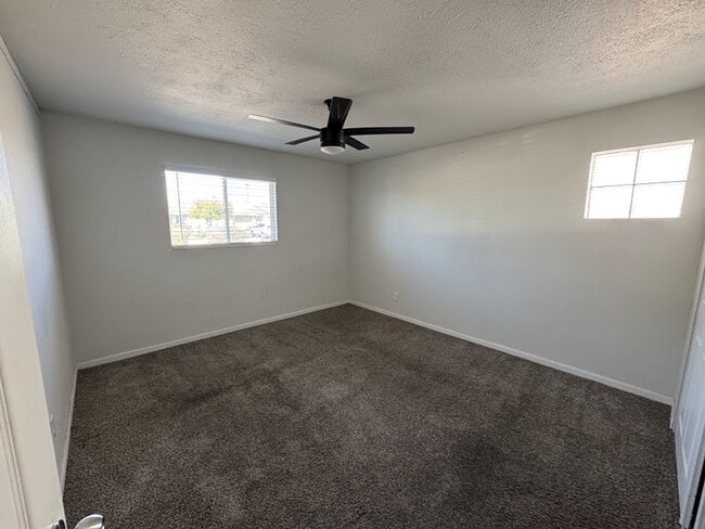 Building Photo - Maryvale 4 bedroom with RV gate and garage