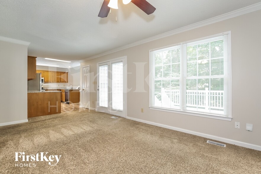 Building Photo - 5017 Windermere Dr