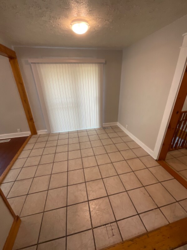 Building Photo - 416 E Hillside Dr