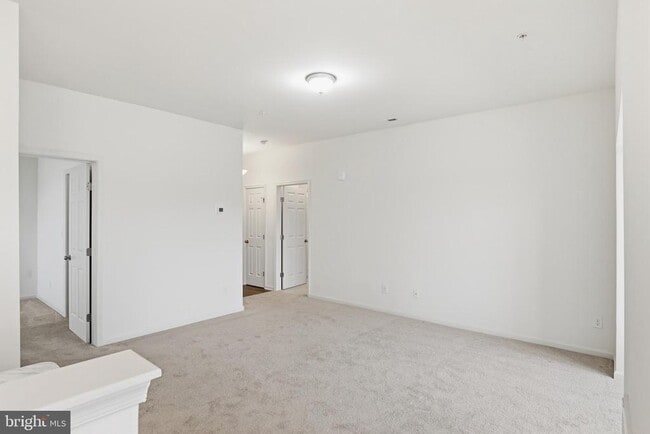 Building Photo - 5002 Pebble Ln W