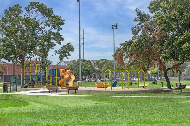 Building Photo - 1320 Dorothy St