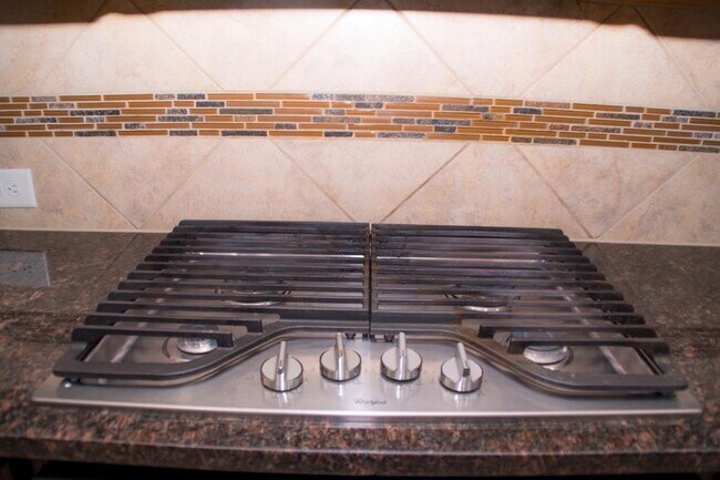 Building Photo - 18115 Fernwood Bend Dr