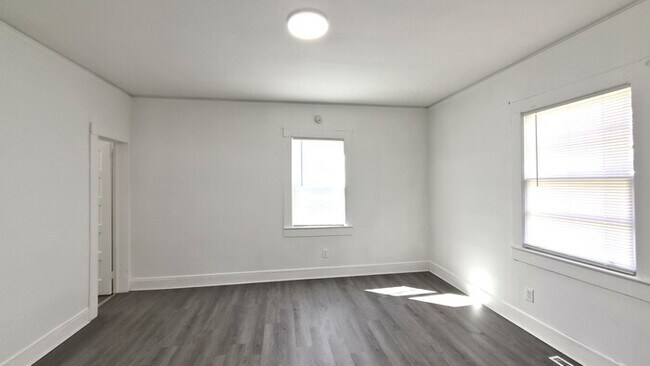 Building Photo - Two Bedroom House For Rent in Anderson SC! Two Weeks FREE Rent!