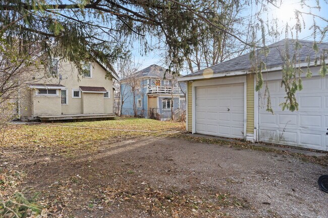 Building Photo - 1715 N Upton Ave