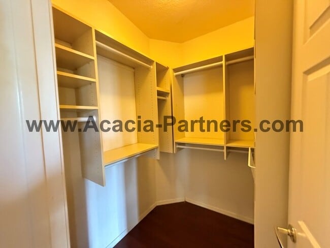 Building Photo - Three Bedroom/Two Bath Home