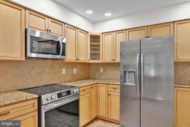 Building Photo - 915 Chanticleer