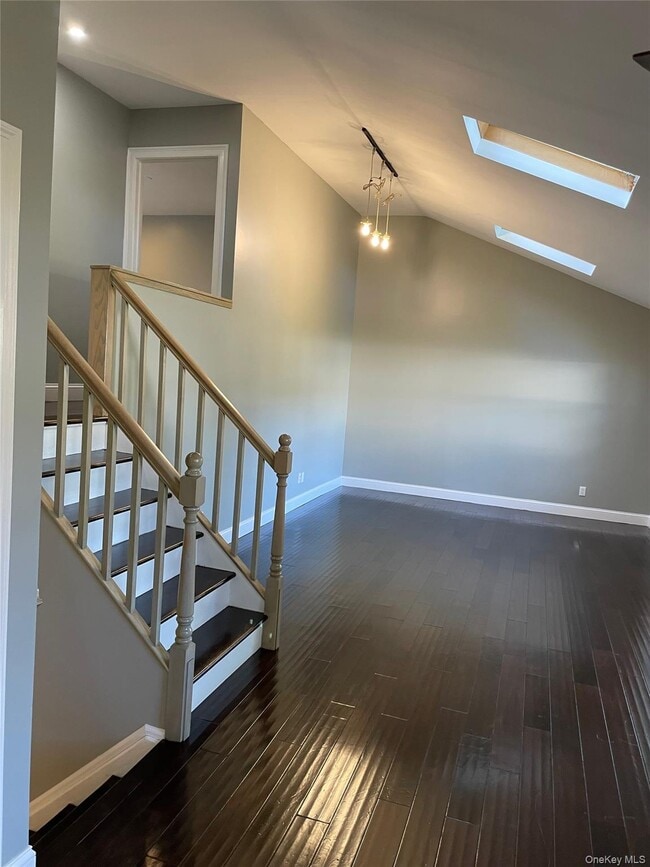 Building Photo - 10 Berry Ct