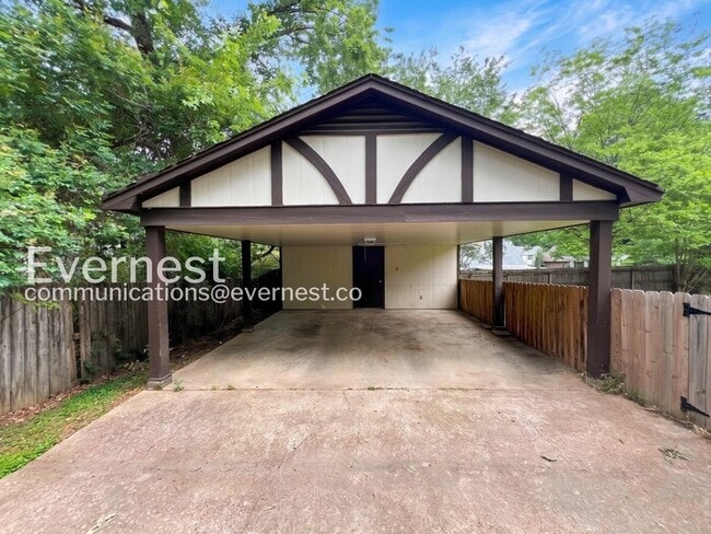 Building Photo - 494 Windridge Point