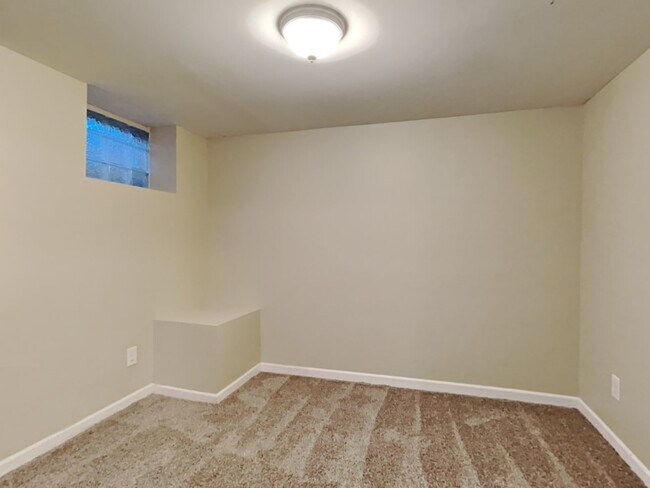 Building Photo - 2551 Charlotte St