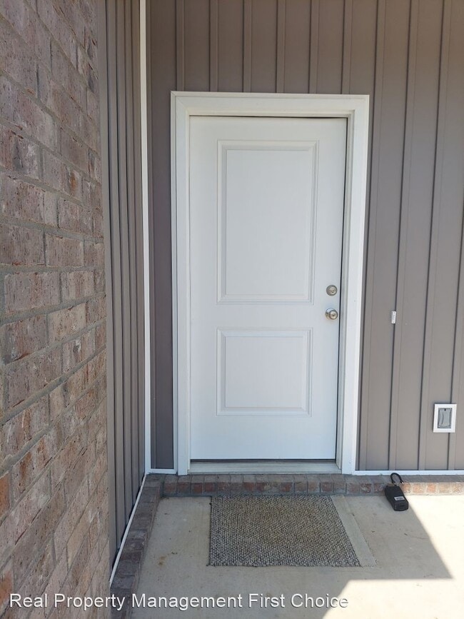 Building Photo - 2 br, 2.5 bath House - 2124 Ingalls Lane S...