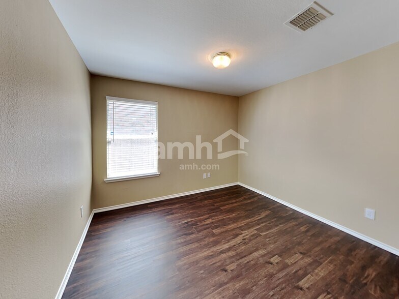 Building Photo - 4610 Elm Point Dr
