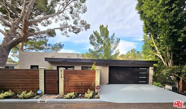 Building Photo - 6194 Rodgerton Dr
