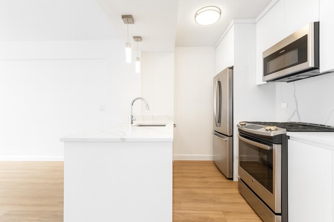 Building Photo - 1735 York Ave