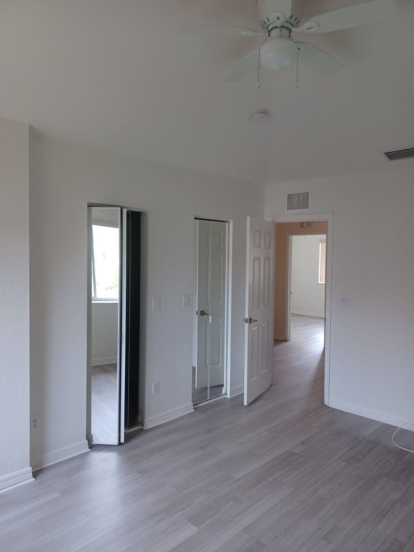 Building Photo - 3/2.5 Townhouse in a Family Friendly Community with Amenities Galore
