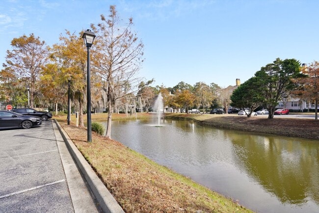 Building Photo - 2 bedroo 2-bathroom ground floor with screened patio for rent Wilmington Island