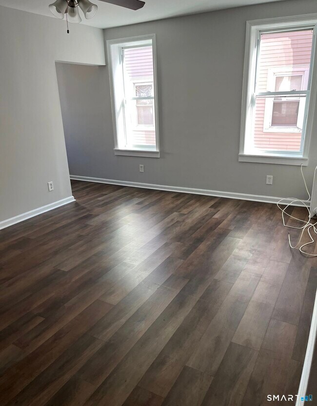 Building Photo - 146 George St