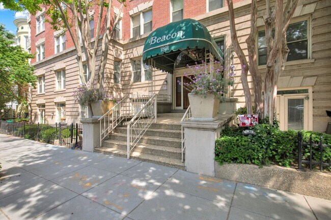 Building Photo - Spacious 1 Bedroom unit in Adams Morgan area