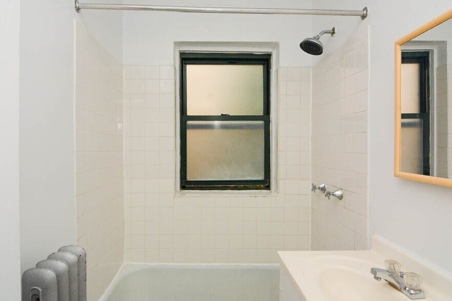 Building Photo - 2336 N Spaulding Ave