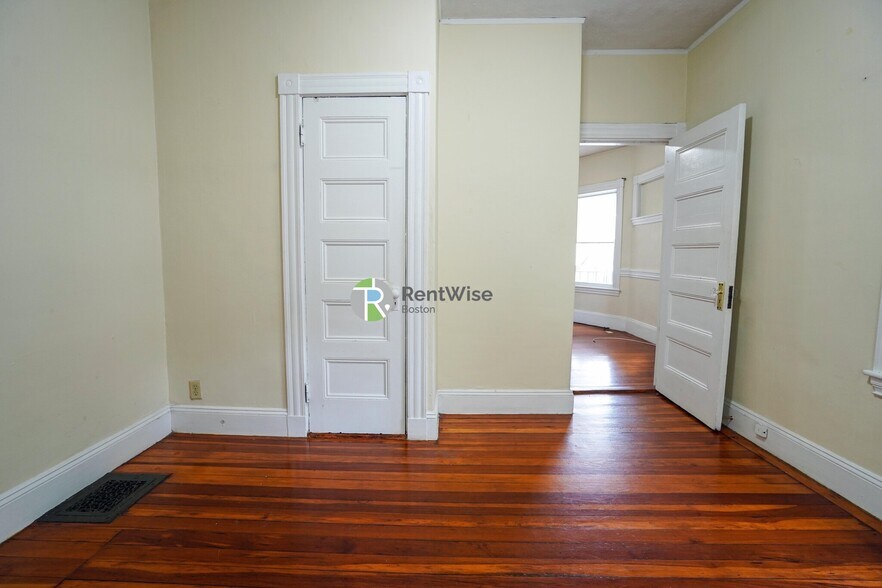 Building Photo - 88 Gardena St