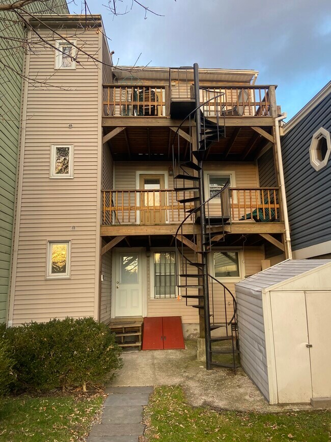 Building Photo - 70 Park Ave