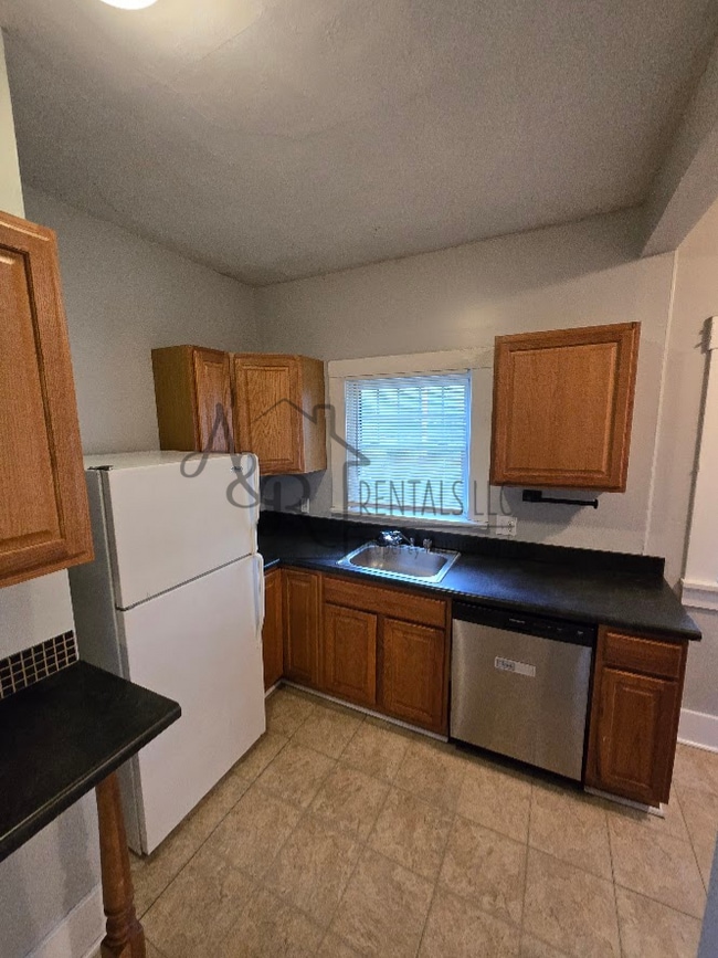 Building Photo - 112 W Quincy St