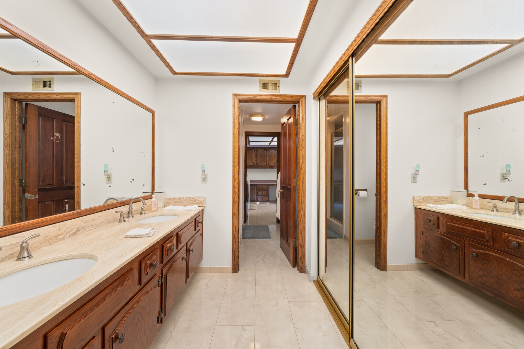 Full bathroom w/ 4 shower head and marble floor - 1557 E Puente St