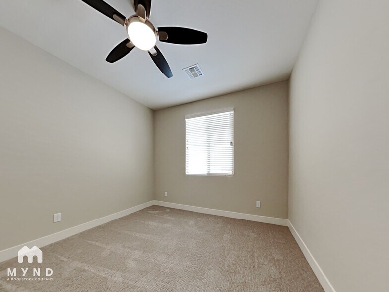 Building Photo - 2639 N Walker Way