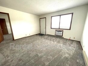 Building Photo - 400 E College St