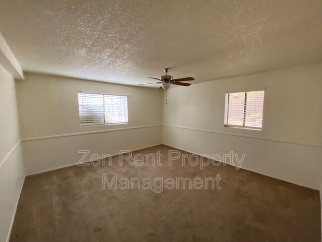 Building Photo - 921 S Val Vista Dr