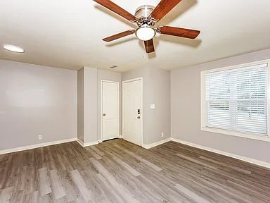 Building Photo - 700 Robison Dr