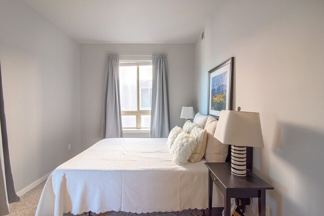 Building Photo - 2B/2B Luxury Louisville Condo with Mountai...