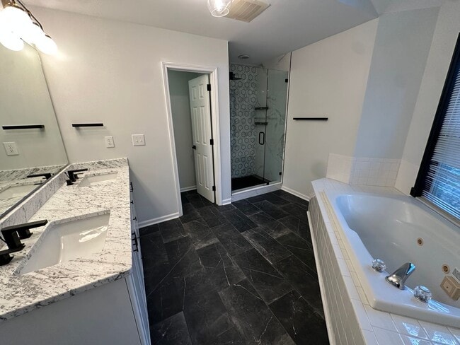 Building Photo - Spacious 2 Bedroom Luxury Condo with Pool Access – Wilmington, NC