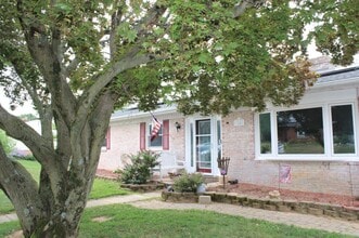 Building Photo - 28 Park Dr