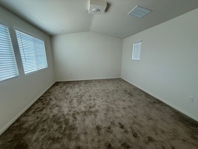 Building Photo - Victorville- New Richmond Home, 3 bedrooms...