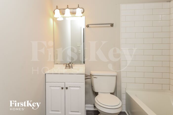 Building Photo - 517 S Jackson Ave