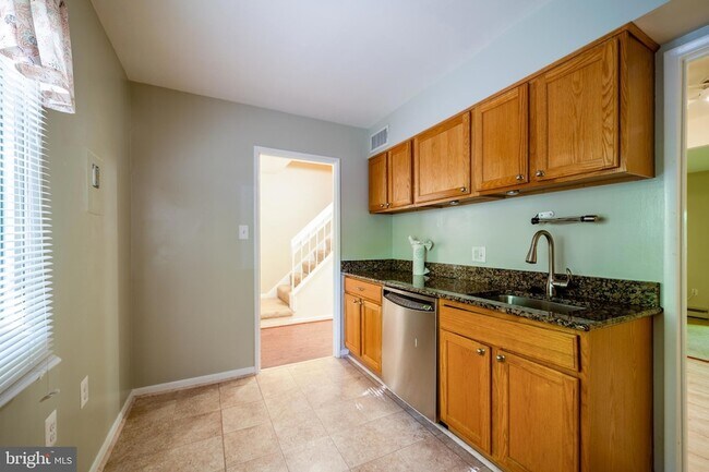 Building Photo - 2455 Pyrenees Ct