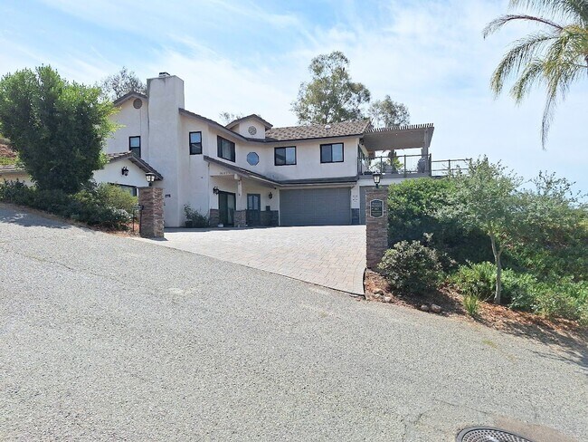 Building Photo - 1620 1/4 York Dr